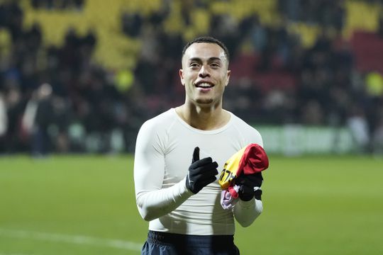 Sergiño Dest extra blij met goal tegen Go Ahead Eagles: 'Anders moet ik zijn auto wassen'