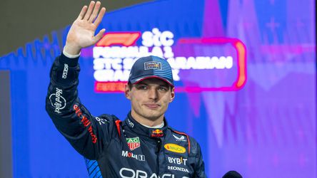 Foutloze Max Verstappen rijdt op cruise control naar zege bij GP Saoedi-Arabië