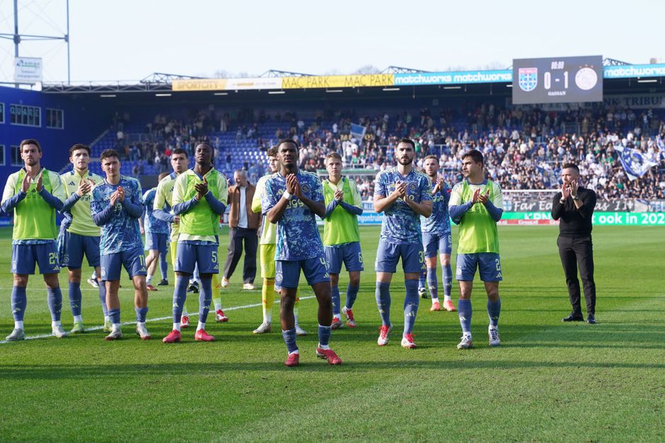 Ajax-coach Francesco Farioli trots na cruciale zege in titelstrijd: 'Onze ploeg bestaat uit strijders'