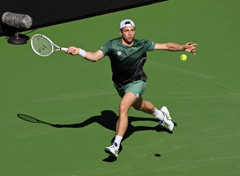 Tallon Griekspoor slaat na superstunt ook boomlange Fransman van de baan en evenaart bijzondere prestatie