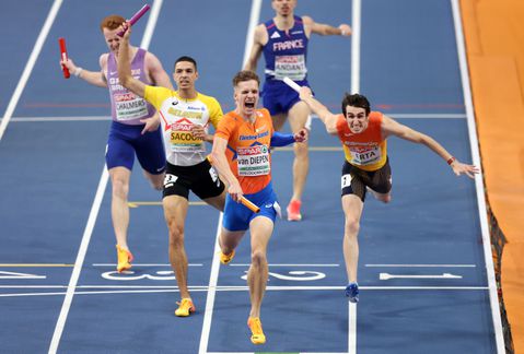 Nederlandse mannen pakken dankzij waanzinnige inhaalactie goud op estafette bij EK atletiek