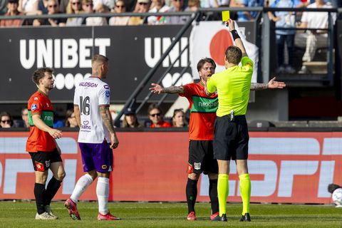 Lasse Schöne gaat volledig door het lint en krijgt rood: problemen voor NEC stapelen zich op