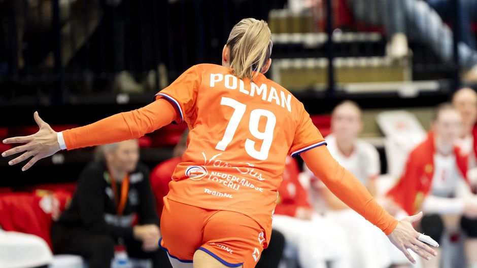 Tophandbalster Estavana Polman steelt op bijzondere wijze de show met teamgenotes