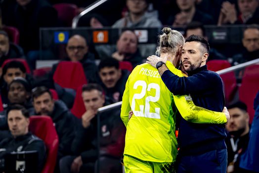 Francesco Farioli liet opvallende foto zien om spelers van Ajax op scherp te zetten