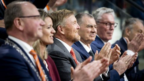 Koning Willem-Alexander straalt volop aan zijde van ex-topatlete Dafne Schippers