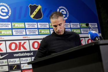 Pierre van Hooijdonk velt snoeihard oordeel over Robin van Persie: 'Andere trainers waren al twee keer ontslagen'