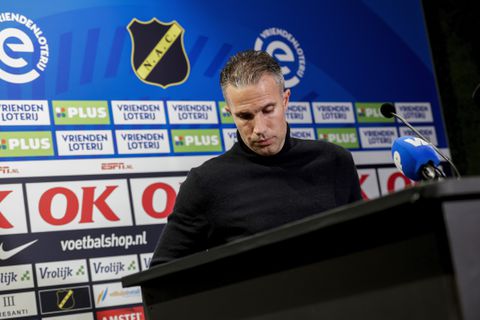 Pierre van Hooijdonk velt snoeihard oordeel over Robin van Persie: 'Andere trainers waren al twee keer ontslagen'