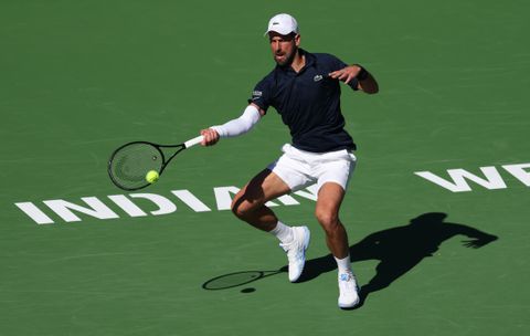 Tennislegende Novak Djokovic komt met de schrik vrij tegen grote fan op masterstoernooi Indian Wells
