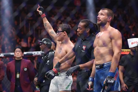 Teamgenoot UFC-vechter Reinier de Ridder plaatst opvallende story na nederlaag: 'Geen schrammetje!'