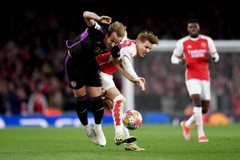 Overenthousiast Arsenal dankt invallers voor gelijkspel tegen Bayern München in Champions League