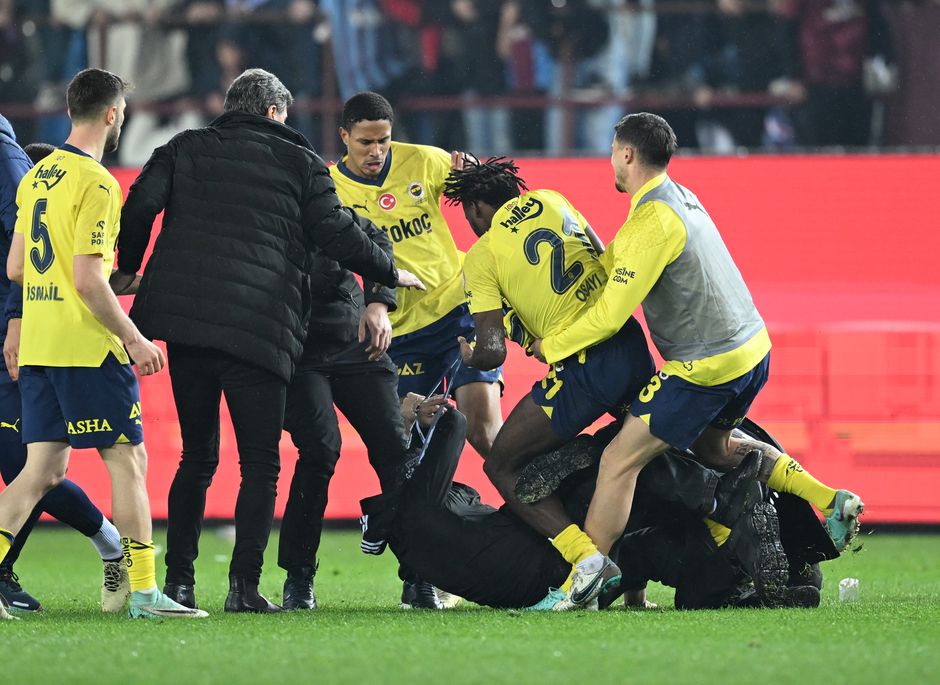 Het bizarre seizoen van Fenerbahçe: na één minuut van het veld tijdens finale en dreigen om uit competitie te stappen