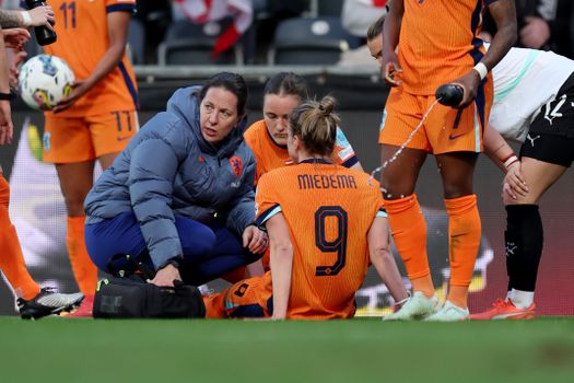 Grote zorgen om blessure Oranje Leeuwin Vivianne Miedema richting EK: 'Ze heeft zoveel pech met haar lichaam'