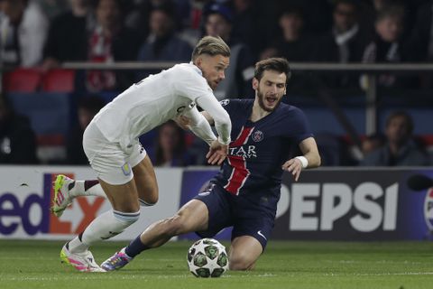 Aston Villa-verdediger kent zware wedstrijd tegen PSG-plaaggeest en haalt uit naar scheidsrechter: 'F*ck off'