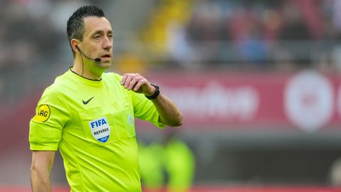 Discutabele ingreep van VAR Dennis Higler in Champions League-kraker tussen Inter en Barcelona: 'Erger me eraan'