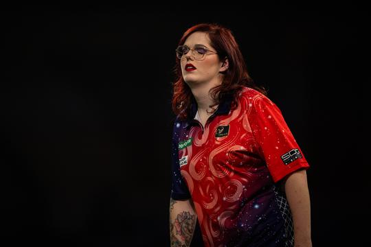 Dartster Noa-Lynn van Leuven (29) emotioneel door ingrijpend besluit PDC: 'Van binnen huil ik'