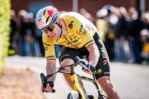 Grote tegenslag voor rivaal Mathieu van der Poel in aanloop naar Paris-Roubaix: 'Wij zijn stomverbaasd'