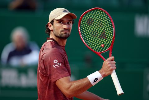 Tennissensatie blijft maar verbazen: laatbloeier zorgt ook in eigen land voor daverende stunt