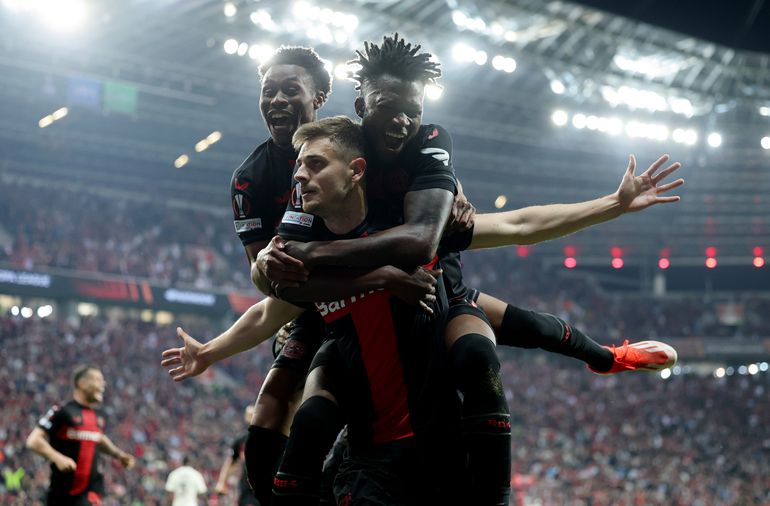 Nederlands getinte finale in Europa League: Bayer Leverkusen behoudt ongeslagen reeks na spannende slotfase, Atalanta wint overtuigend van Olympique Marseille