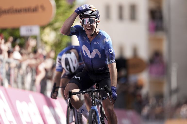 Spectaculaire gravelrit Giro d'Italia prooi voor razendsnelle Spanjaard
