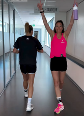 Naomi van As (r) ©Instagram