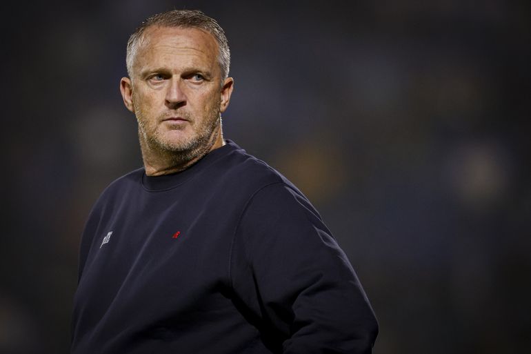 Clubicoon John van den Brom moet Vitesse verlaten