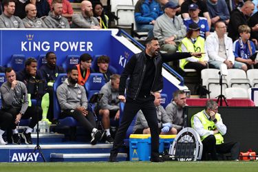 Trainer Ruud van Nistelrooij laat zich uit over positie bij gedegradeerde Leicester: 'Dat is belangrijk'