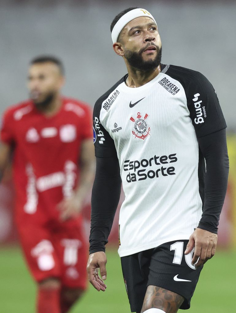 Memphis Depay komt maar moeilijk in slaap en heeft speciale boodschap: 'Mijn lifestyle is soms een waas'