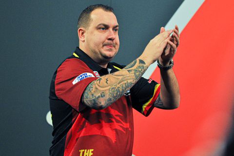 Belgische topdarter woest na verloren finale: 'Glazen trofee heeft het niet overleefd'