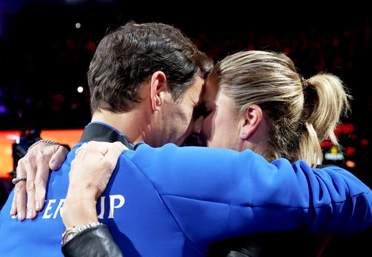 Tennisicoon Roger Federer nam huilend afscheid door zijn vrouw en Rafael Nadal: 'Zoveel emoties en herinneringen'