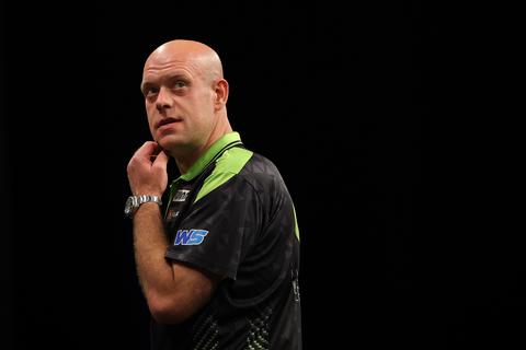 Michael van Gerwen komt met de schrik vrij op Austrian Darts Open: topdarter herpakt zich na geweldige finish