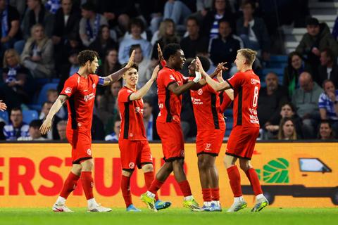 Almere City mag blijven dromen van Eredivisie na chaotisch duel in Doetinchem