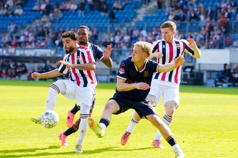 Willem II zet grote stap richting Eredivisie na bijzondere middag: tranen in Tilburg na emotioneel moment