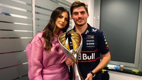 Zeldzame beelden van Max Verstappen met dochter Lily (1), vriendin Kelly Piquet wil 'de tijd bevriezen'