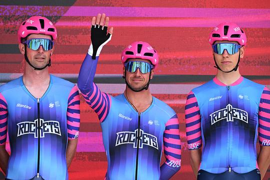 Topsprinter Dylan Groenewegen moest na valpartij in Giro pijnlijke ingreep bij zichzelf uitvoeren: 'Het voelt oké'