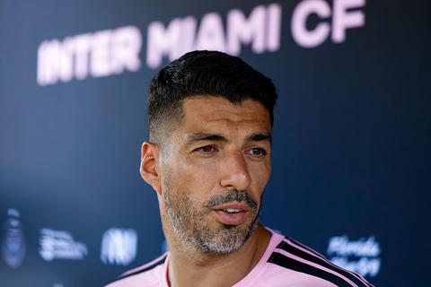 Topvoetballer Luís Suárez (39) hint op sensationele comeback: 'Ik voel dat ik nog wat in me heb'