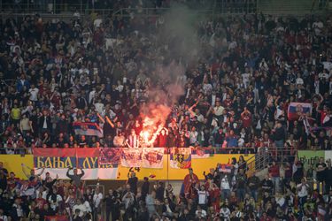 Engelse supporters moeten uitkijken voor de geweldadige Servische hooligans tijdens openingswedstrijd EK
