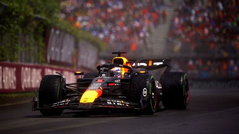 Max Verstappen wint na knotsgekke regenrace in Canada voor Lando Norris