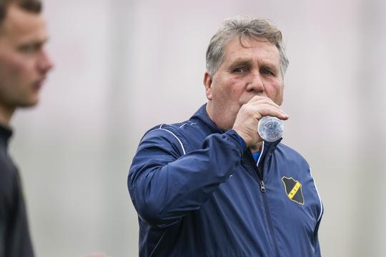 NAC stuurt clubheld Ton Lokhoff weg, maar geeft hem wel een seizoenkaart voor het leven