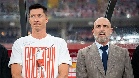 Poolse bondscoach gooit olie op het vuur in rel rond Robert Lewandowski: 'Dat wilde hij me laten zeggen'