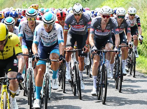 Mathieu van der Poel mengt zich in unieke strijd in Dauphiné, maar komt weer tekort