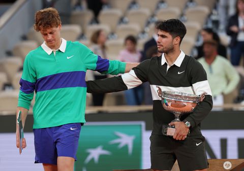 Roland Garros-winnaar Carlos Alcaraz en Jannik Sinner geprezen om sportieve acties in finale