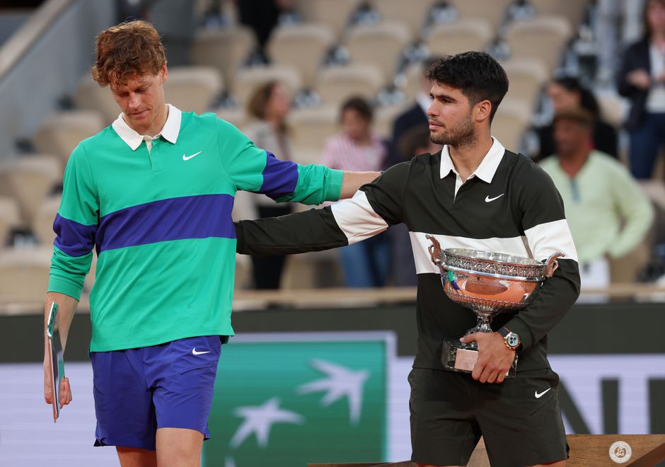 Roland Garros-winnaar Carlos Alcaraz en Jannik Sinner geprezen om sportieve acties in finale
