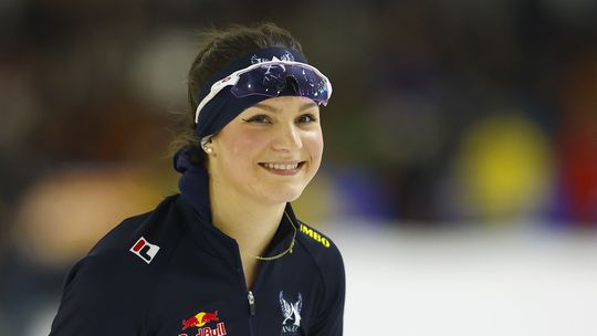 Verliefde schaatssensatie Angel Daleman en vriend Beau Snellink doen romantisch in het zwembad: ‘Schatjes’