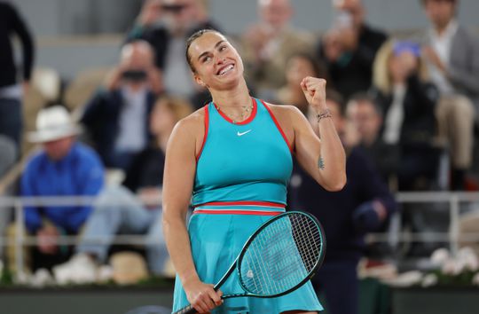 Toptennisster krijgt bijval na pijnlijk einde op Roland Garros: ‘Ga lekker tequila drinken’