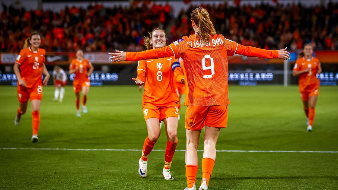 Oranje Leeuwin (24) deelt 'héél speciaal' moment met familie na zwaar jaar: 'Je doet het ook voor he