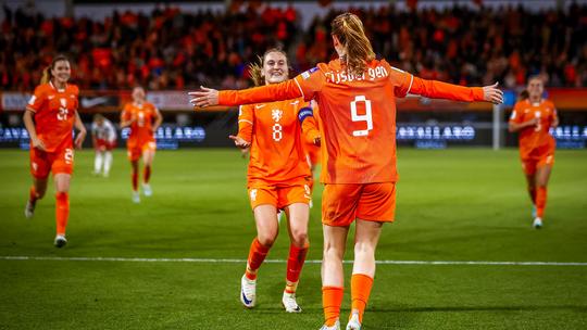Oranje Leeuwin (24) deelt 'héél speciaal' moment met familie na zwaar jaar: 'Je doet het ook voor hen'