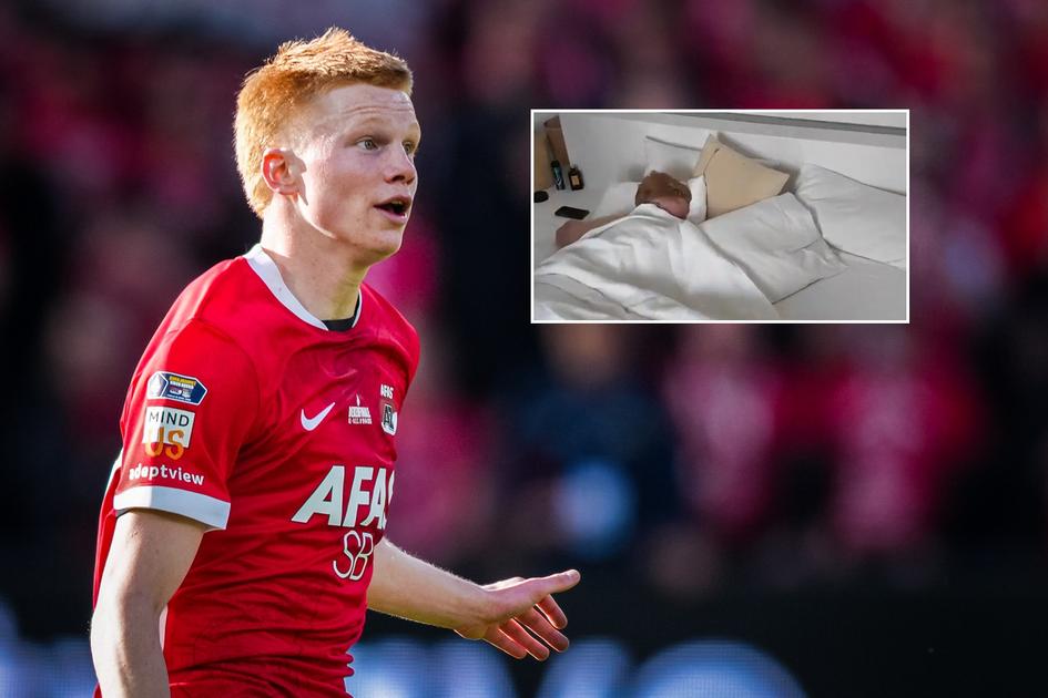 Opvallende beelden van vakantie AZ-sensatie Kees Smit duiken op na mislopen WK met Oranje