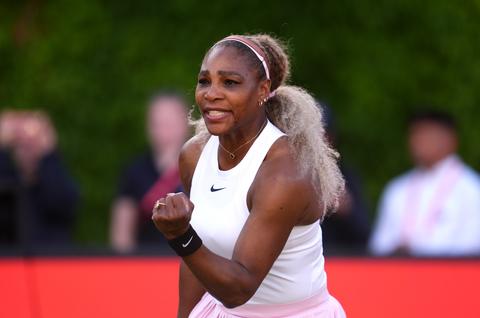 Tennisicoon Serena Williams zorgt bij comeback met 25 jaar jongere partner direct voor grote stunt