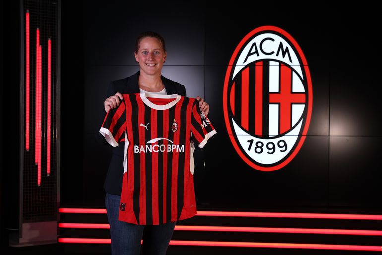 Suzanne Bakker na succes bij Ajax naar AC Milan en gaat met twee Nederlandse speelsters samenwerken