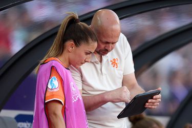 Oranje Leeuwin geeft opmerkelijk interview: Danielle van de Donk spreekt bondscoach Andries Jonker tegen